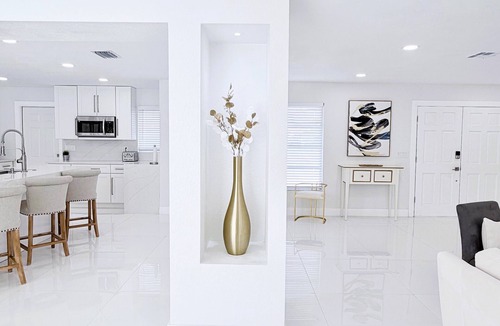 Southgate House | Charming 3BR/2BA Pool Home in Sarasota, Total Comfort, Minutes to Siesta Key!