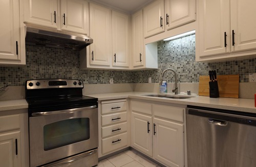 Arden-Arcade Condo | Charming and Trendy 2-bedroom condo for shopping and entertainments.
