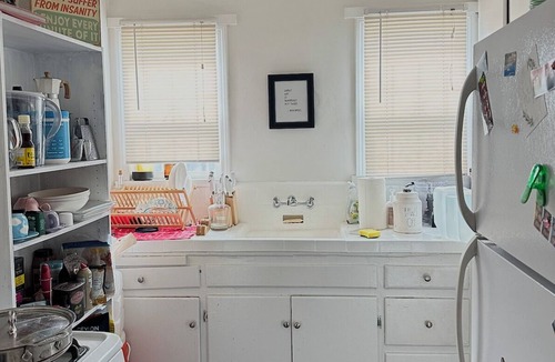 Greater Wilshire - Hancock Park Apartment | Charming apartment in vibrant Los Angeles