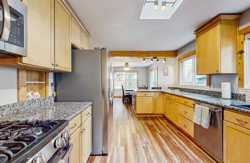 Tahoe Valley House | Charming Cabin Close to Restaurants, Shops, Ski Resort, Lake