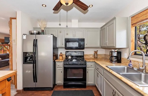 Upper Moonridge Cabin | Charming cabin with hot tub, BBQ, large open deck with amazing views!