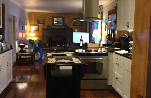 Christmas Valley Cabin | Charming, Cozy, Cottage. Location Perfect for Outdoor enthusiasts and Couples