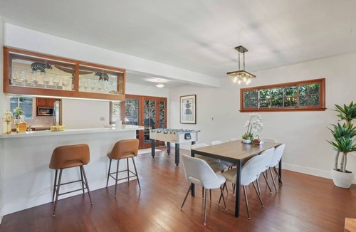 Sunset Junction House | Charming Cozy Retreat: The Perfect Starting Point for Your LA Adventure!