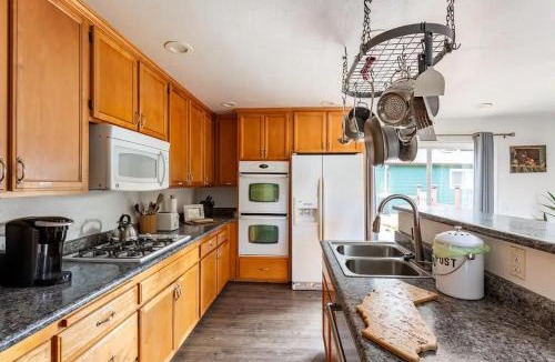 Sebastopol House | Charming dog-friendly home next to regional park