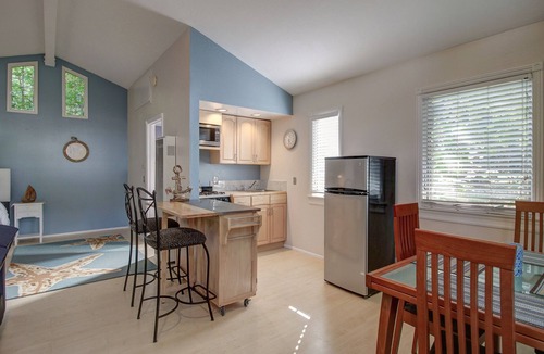 West Beach Cottage | Charming Downtown Studio w/Secluded Yard - Near State Street