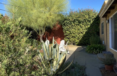 Mid-Wilshire House | Charming Duplex with Private Backyard