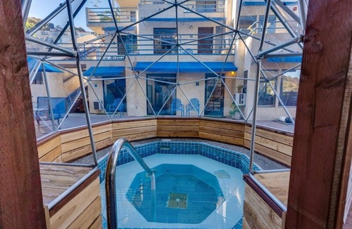 Avalon Hotel | Charming Hideaway: 3 Family-Friendly Rooms, Near Catalina Island Museum