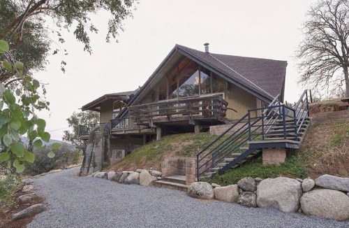Kaweah House | Charming House Inside the Gate of Sequoia National Park