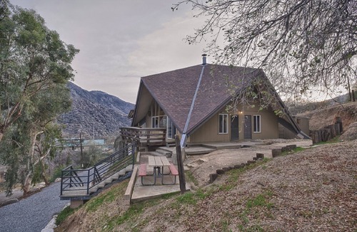 Kaweah House | Charming House Inside the Gate of Sequoia National Park