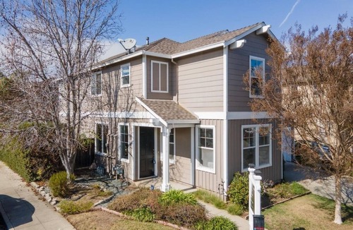 East Palo Alto House | Charming house with WiFi, fitness room, AC in perfect Palo Alto