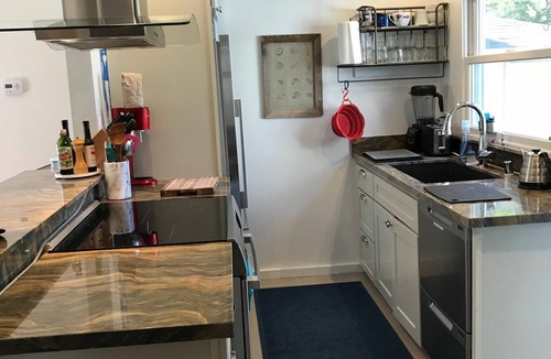 North Fair Oaks House | Charming Mid-Century Modern, 2bed/2bath Cottage w/Lg Garden