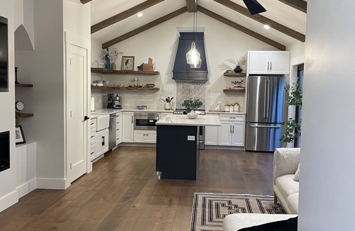 Upper East Cottage | Charming New Casita Lower Riviera, Quiet, AC, 6 blocks to State St, Pet-Friendly