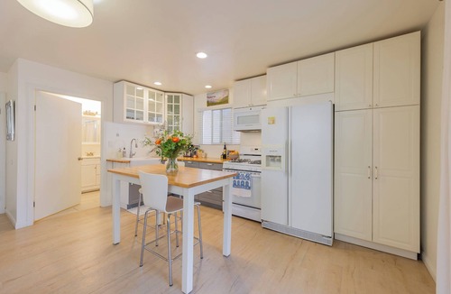 Meiners Oaks House | Charming Ojai bungalow in great location with mountain views!