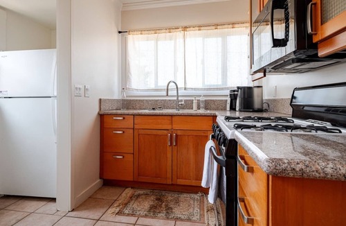 Los Feliz House | Charming One Bedroom Cottage in Prime Silverlake