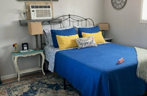 Red Bluff House | Charming & Peaceful Bungalow in quaint Red Bluff