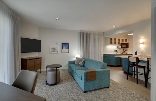 Sunnyvale Hotel | Charming Queen Stay! 4 Pet-Friendly Rooms w/BBQ Area & Fresh Breakfast!