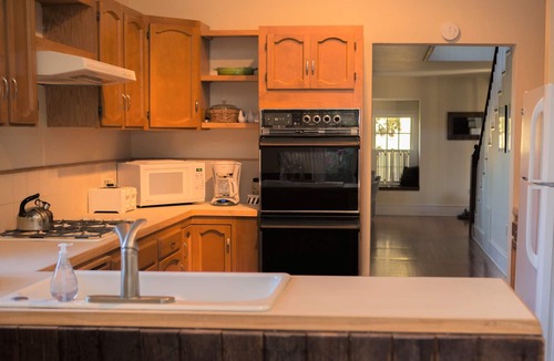 Sebastopol House | Charming Sebastopol Home - 5 Minute Walk to Town