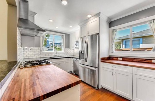 Millbrae House | Charming Sky Cove: SFO Haven