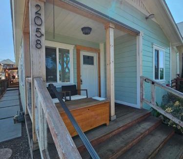 Logan Heights House | Charming Spacious Family Friendly Steps From Downtown Gated Parking Conventions,Petco Park,Rady Shell, Gaslamp, Beaches, Zoo,Balboa Park