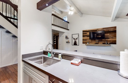 Mammoth Lakes Condo | Charming, two-story ski condo w/a wood stove, free WiFi, shared pool, & hot tub