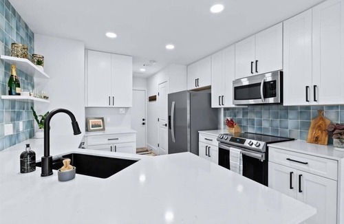 Tanglewood Forest House | Charming Urban Home with pet friendly backyard