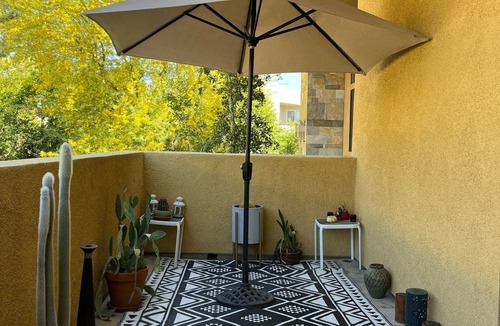 Deepwell Estates Condo | Cheerful condo, graceful complex, useful location: 2BR, patio, mountain views
