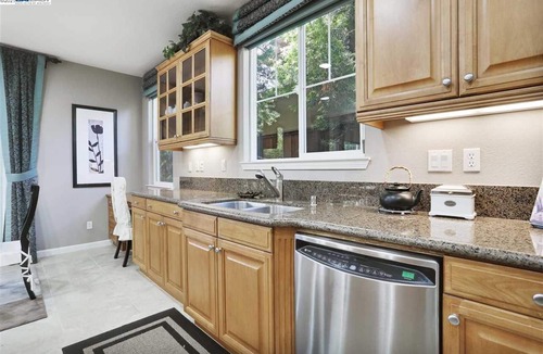 Tracy House | Cheerful Executive 4-bedroom residential home