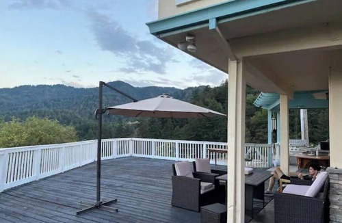 Saratoga Villa | Cheerful, Private, Large Villa with Gorgeous View