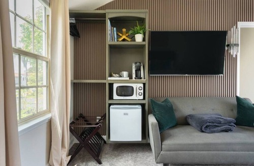 South Wrigley Condo | Chestnut Suite with pool & hot tub