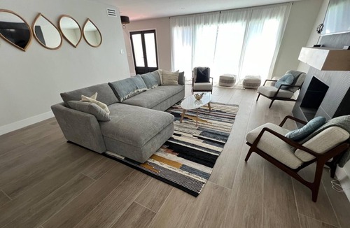Downtown Los Angeles Apartment | Chic 2-bedroom apartment with WiFi, fitness room in wonderful Los Angeles