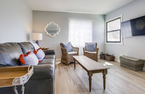 Mission Beach Apartment | Chic condo near all the fun & stores w/deck, gas grill, private washer/dryer