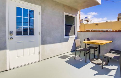 Mission Beach Apartment | Chic condo near all the fun & stores w/deck, gas grill, private washer/dryer