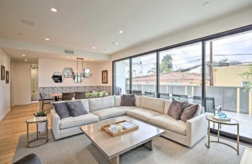 Coronado Apartment | Chic Coronado Retreat with Patio and 4 Cruiser Bikes!