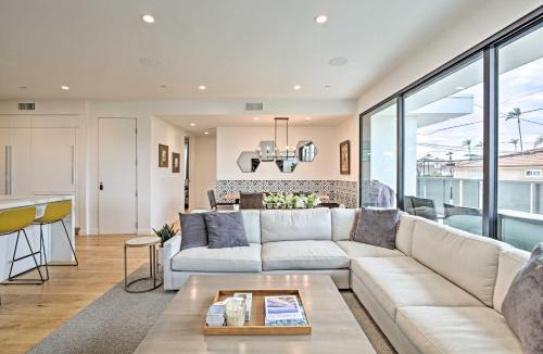 Coronado Apartment | Chic Coronado Retreat with Patio and 4 Cruiser Bikes!