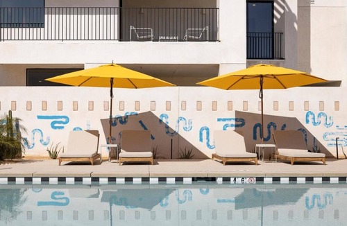 Historic Tennis Club Hotel | Chic Desert Living: 3 Bedroom Suite/Palm Springs/Full Kitchen and Living Area