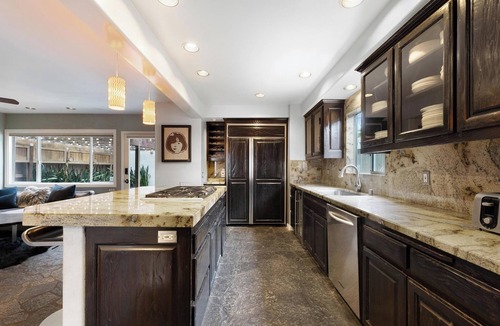 The Strand House | Chic Family Beach Home on Coveted Flat Walk Street. Pet Friendly!