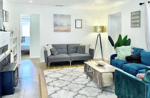 Chico House | Chic Family Getaway w/King bed + Secret Playroom