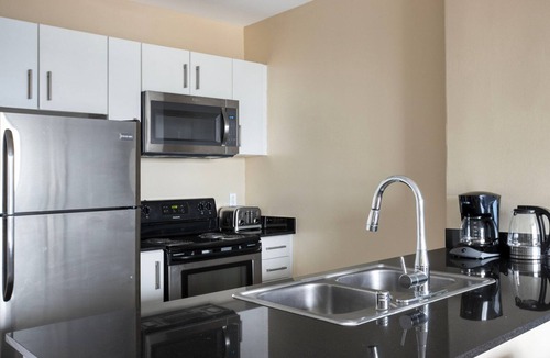 Wilshire Center Apartment | Chic Koreatown 1BR w/Gym & Pool, close to Coffee Shops, by Blueground