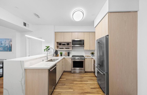 La Brea Apartment | Chic Spacious Apartment steps from LACMA with Patio, Pool & Den