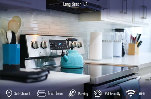 Circle Area House | Chic Townhome Private Pool Sleeps 8+