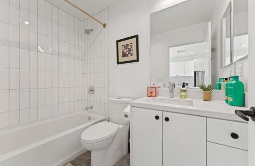 Koreatown Apartment | Chic Urban Retreat in LA- 2B1B Apartment