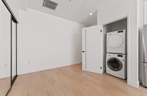 Koreatown Apartment | Chic Urban Retreat in LA- 2B1B Apartment