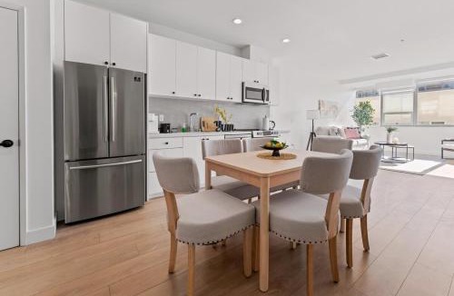 Koreatown Apartment | Chic Urban Retreat in LA- 2B1B Apartment