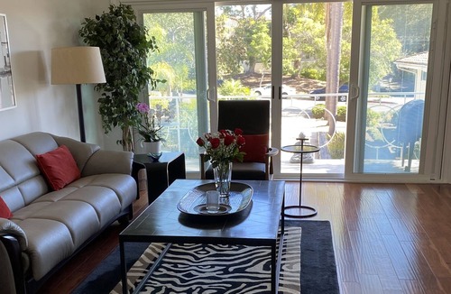 Upper East Condo | Christmas in Santa Barbara - 30 days in Paradise