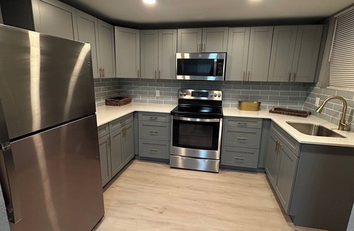 St. Nicholas House | CITY CENTER LUXURY 2 STORY HOME 3 min DOWNTOWN 10min JAX BEACH 2min i-95