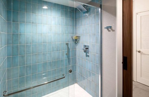 Fox Hills House | City Lights Hideaway! 2 Relaxing Units, Minutes to Venice Beach Boardwalk!