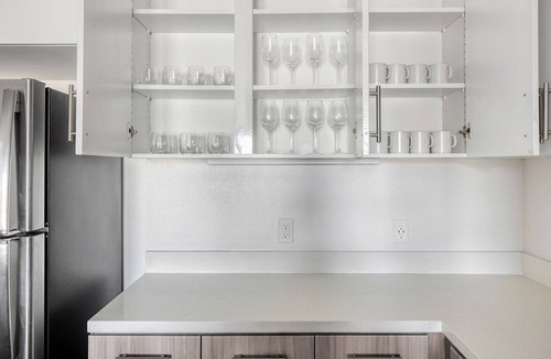 Palms Apartment | Classic Culver City 2BR w/ Gym, Roof & Lounge, nr 405, by Blueground