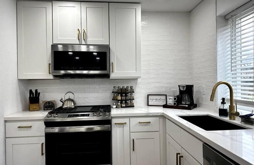 Hanford House | Clean and comfy w/fast internet