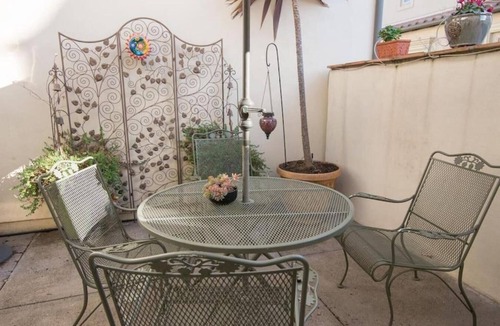 Newhall House | CLEAN FURNISHED PRIVATE MASTER BEDROOM - NEAR PUBLIC TRANSIT