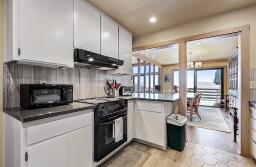 Tahoe City Condo | Clean, Modern, Fantastic Lake View #37